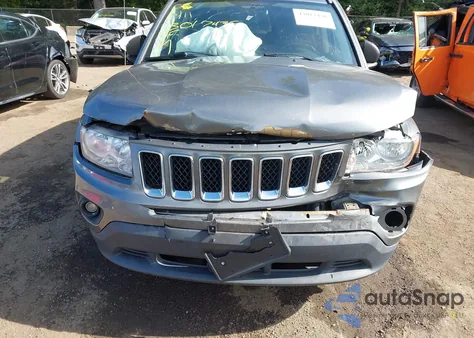 2013 Jeep Compass Latitude z USA, uszkodzony, nr VIN 1C4NJDEBXDD236206